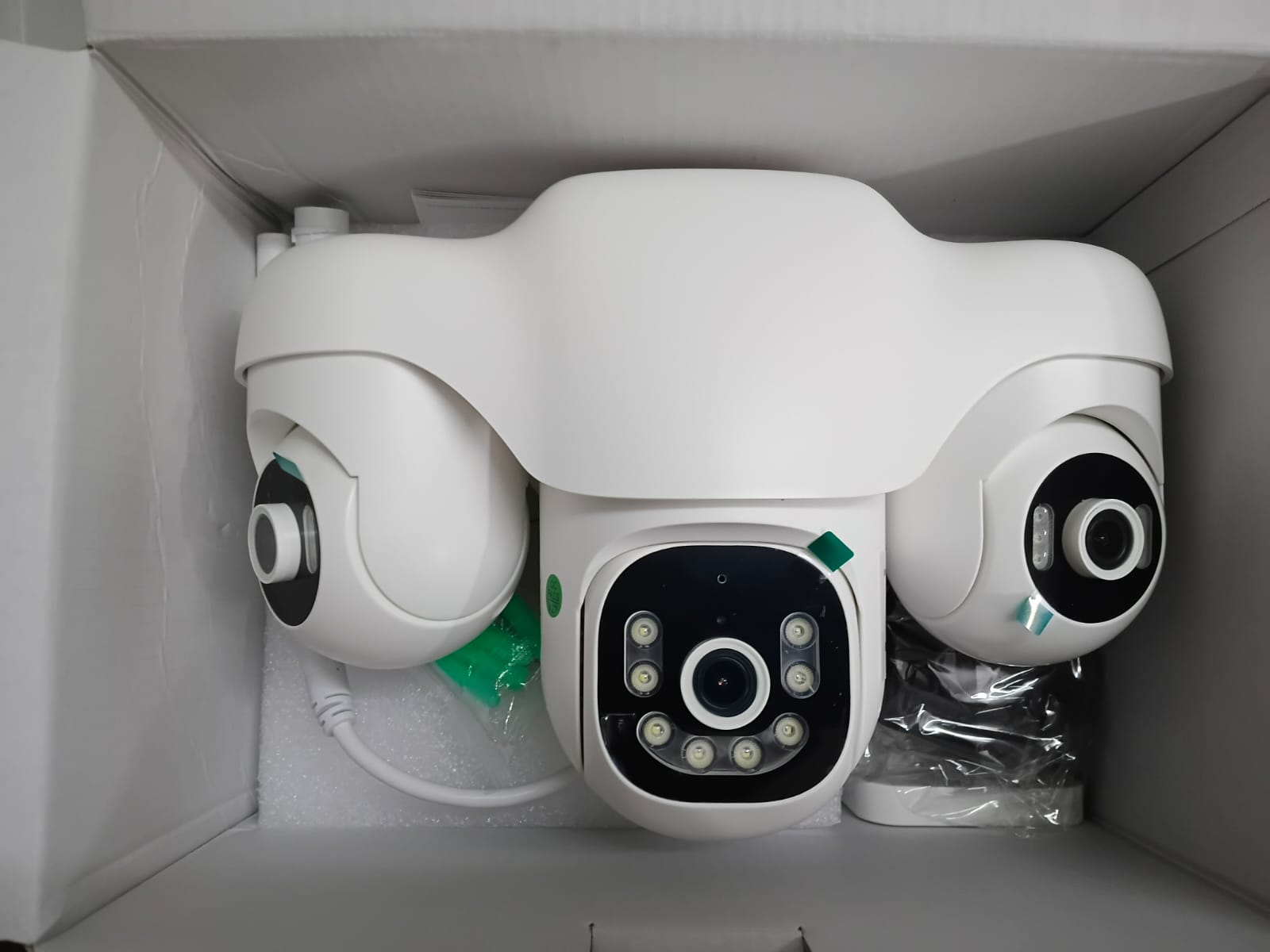 9MP 4K HD triple motorized digital lens Wi-Fi security camera with three screens